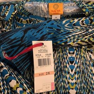 Four (4) 2x dress shirts. 1 NWT, 3 NWOT. Great condition.